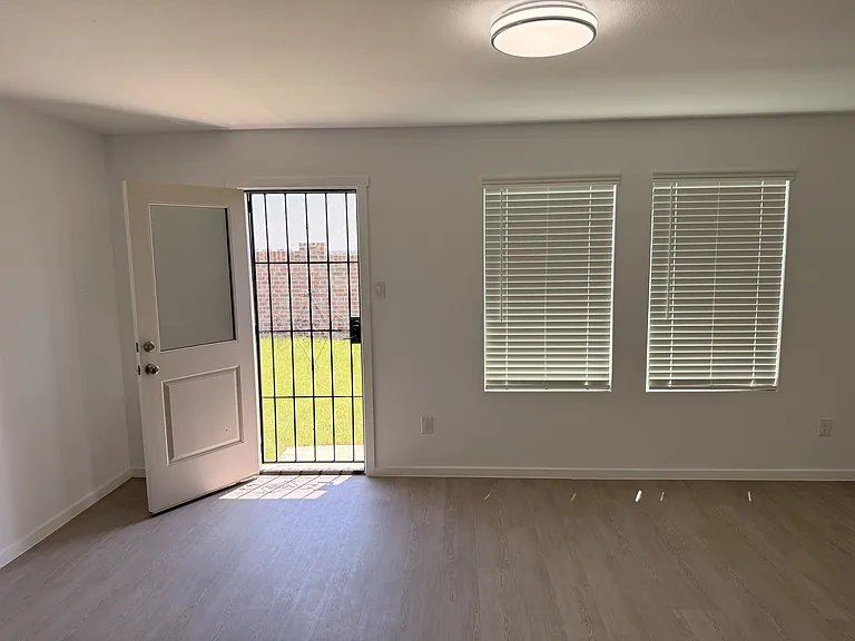 7808 Marion Downs Trl — Photo 5