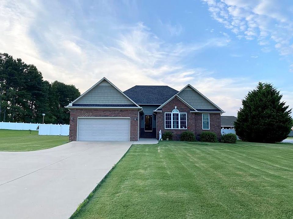 1st image of 64 Woodfern Dr