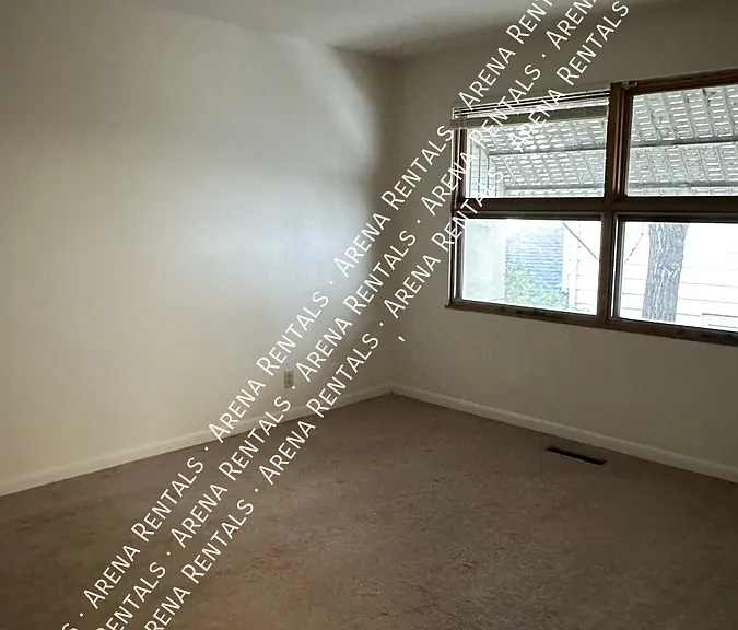 322 N 1st St #202 — Photo 8