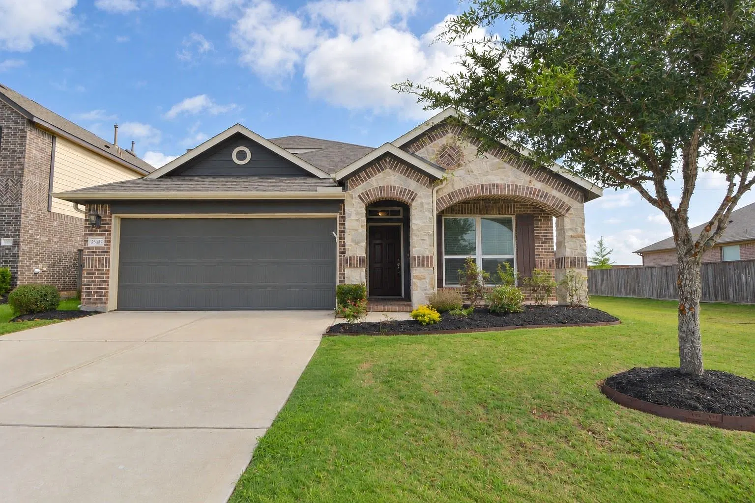 3 bed, 2.5 bath, 2151 sqft, $2,150 — Photo 1