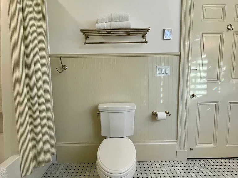 24 Chestnut St #2 — Photo 28