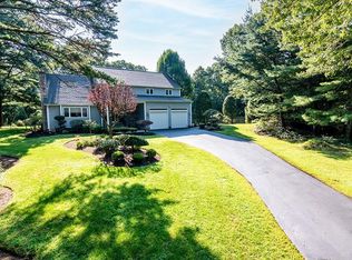 31 Robin Dr, North Kingstown, RI 02852