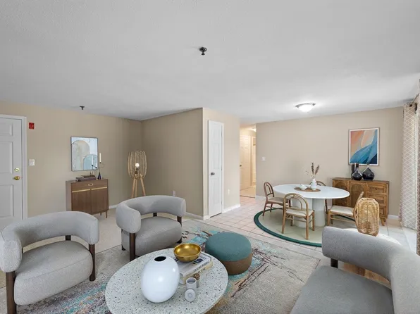68 Lantern Ln Unit 7, Dracut, MA 01826