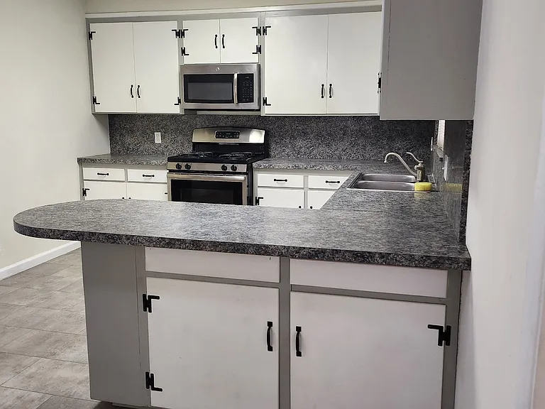 1260 S Klein Ave — Photo 9