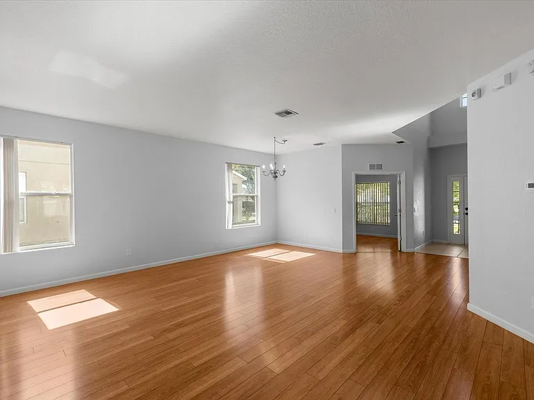 5073 SW 40th Pl — Photo 8