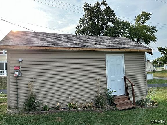 4th image of 501 E Main St