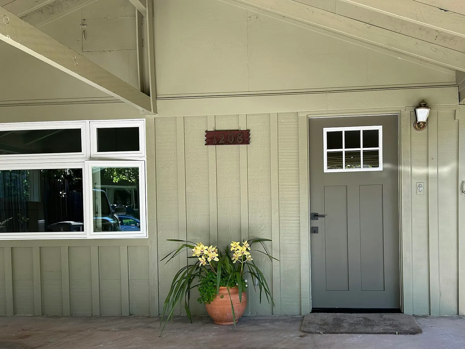 1208 Los Robles Drive — Photo 1