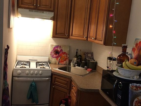 3rd image of 308 Saint James Pl #1