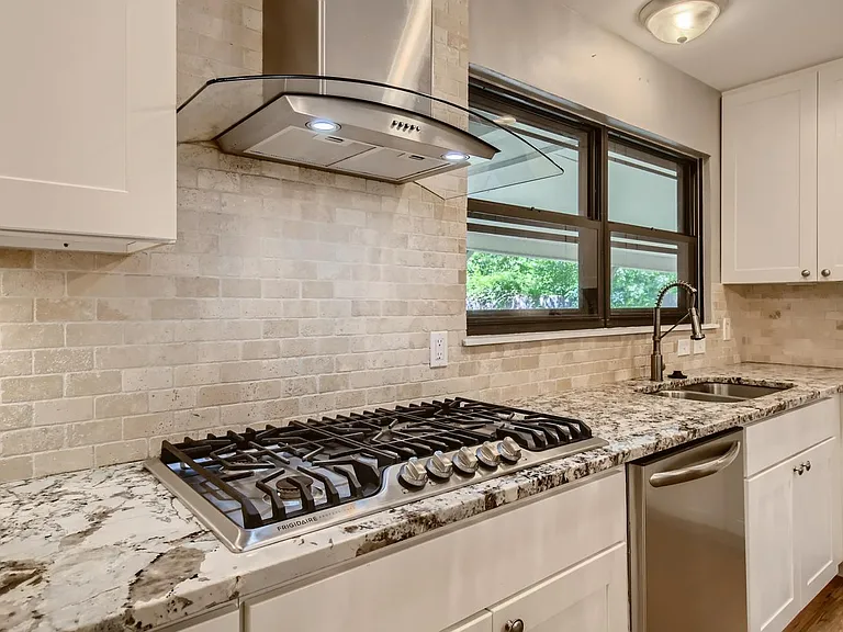 722 E Nottingham Dr — Photo 7