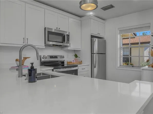 1071 Pine Isle LN #1071, NAPLES, FL 34112