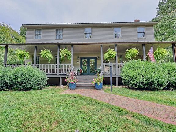 3rd image of 1705 Barberry Rd SE