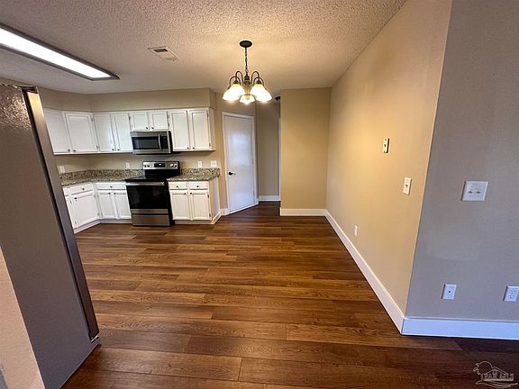 5th image of 10701 Brook Bend Cir