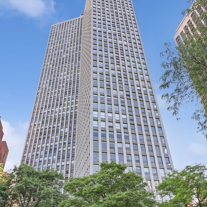 1st image of 2626 N Lakeview Ave APT 3904