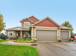 900 Heritage Trl NE, New Prague, MN 56071