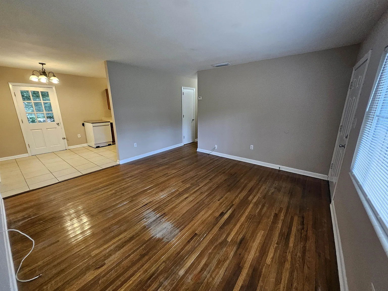 3 bed, 1.0 bath, 864 sqft, $1,500 — Photo 4