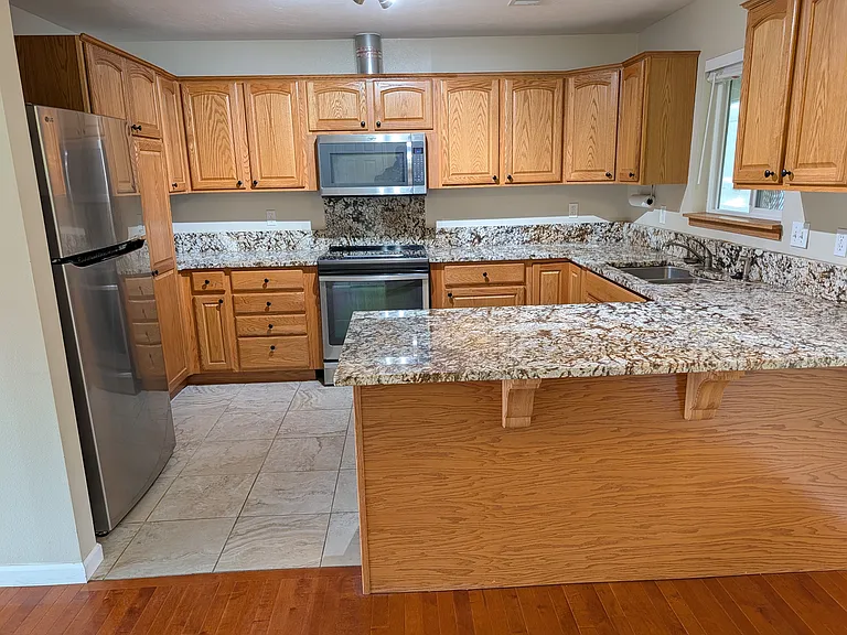 602 Columbia Dr — Photo 5