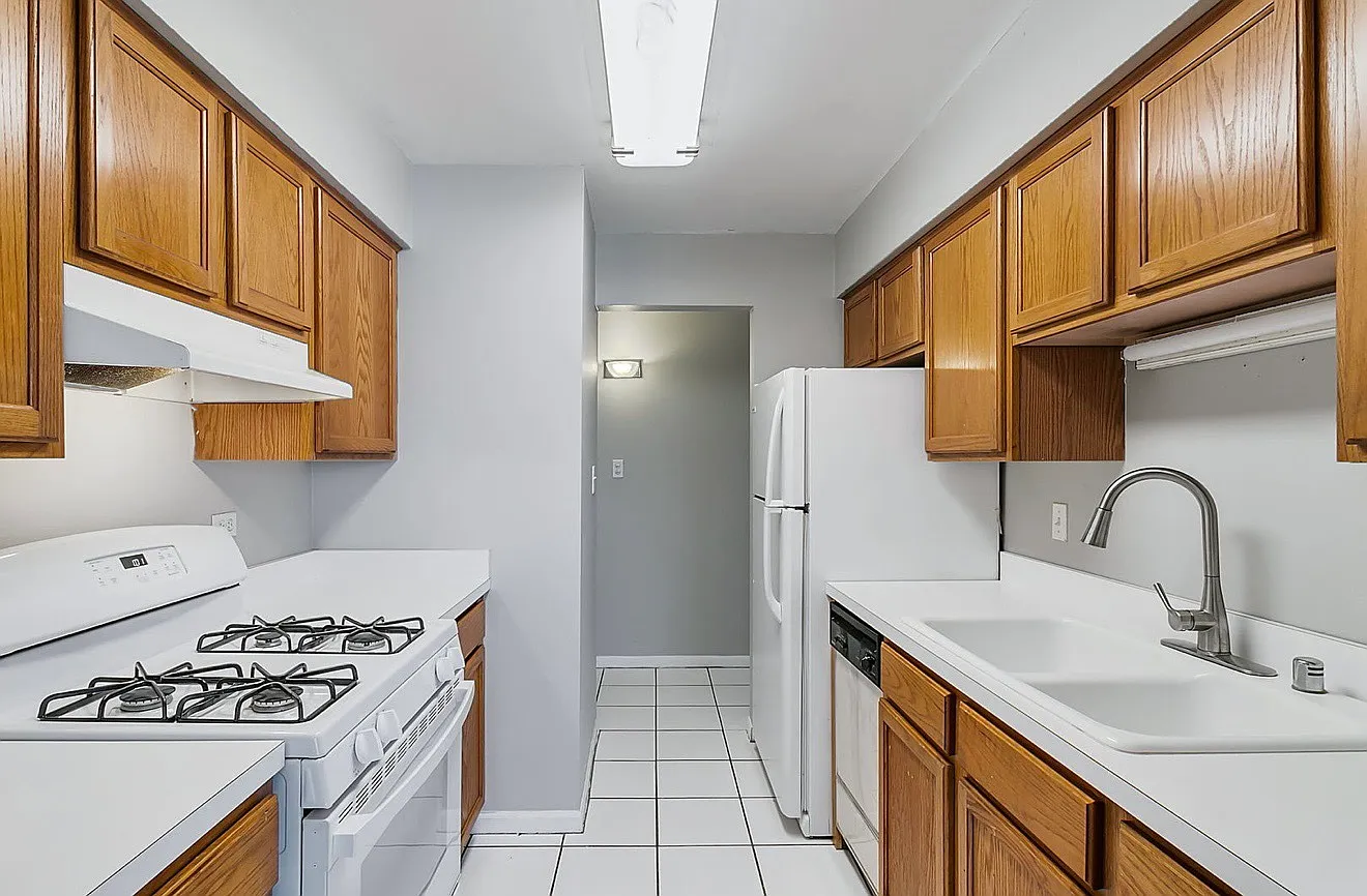 2 bed, 1000 sqft, $1,800 — Photo 4