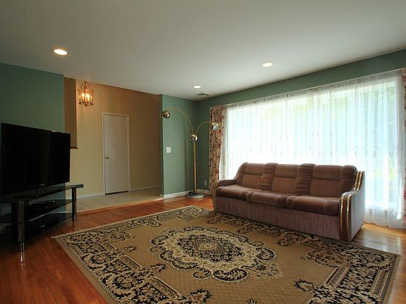 5th image of 40-23 Terhune Pl