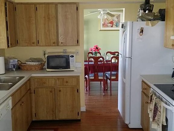 4th image of 554 Laurel Ave