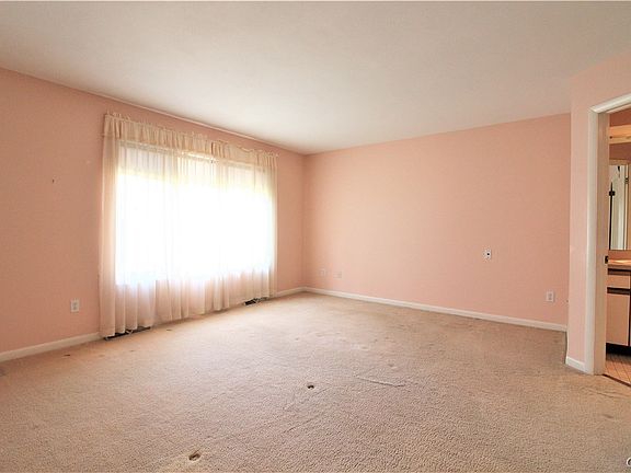 5th image of 401 White Heron Cir