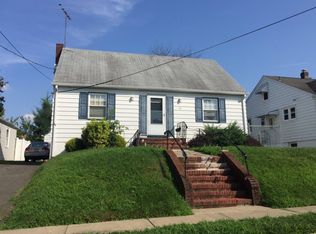 8 Garfield Pl, Totowa, NJ 07512