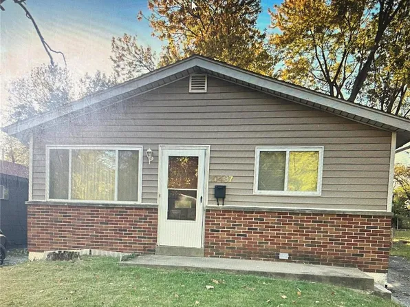 10437 Count Dr, Saint Louis, MO 63136