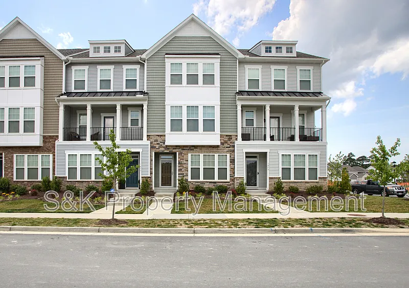 3 bed, 2.5 bath, $2,700 — Photo 3