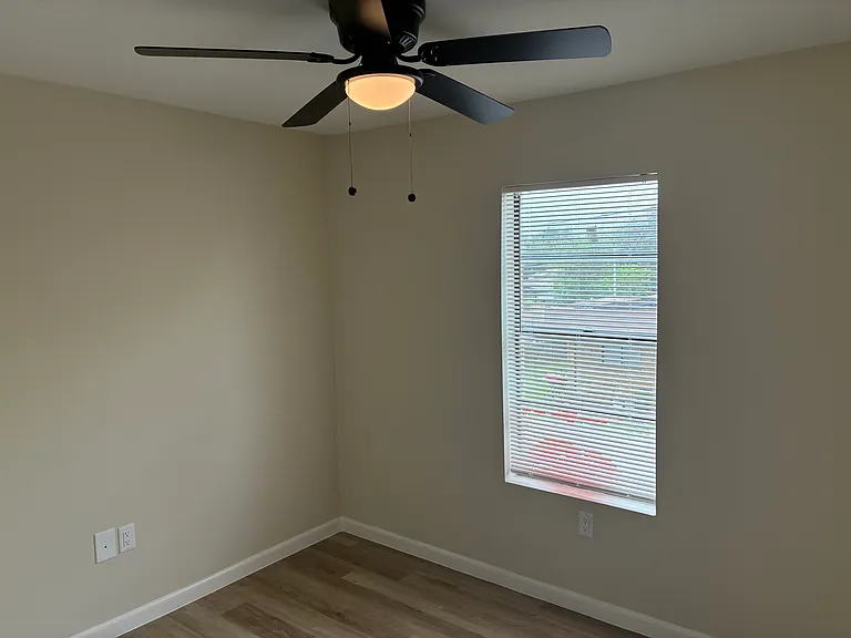 705 E Bustamante St #6 — Photo 11
