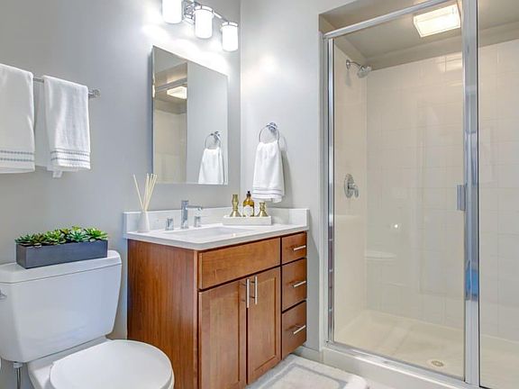 5th image of 932 N Wells St #1-902