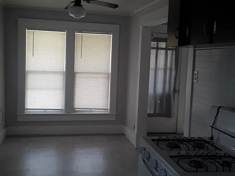 301 N Gold St — Photo 5