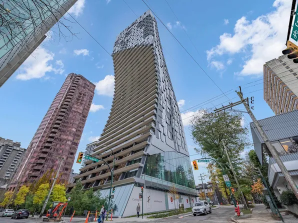 1568 Alberni St #804, Vancouver, BC V6G 1A5