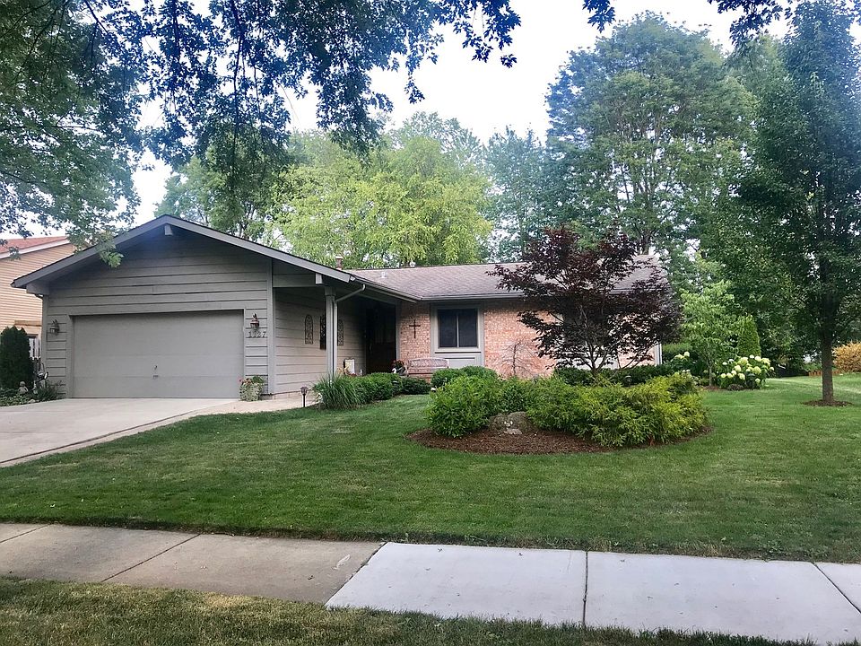1st image of 1127 N Thackeray Dr