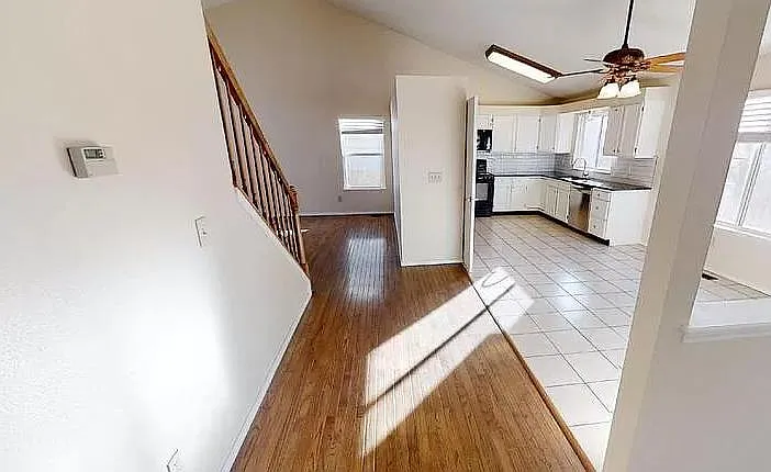 7836 Scarborough Dr — Photo 32