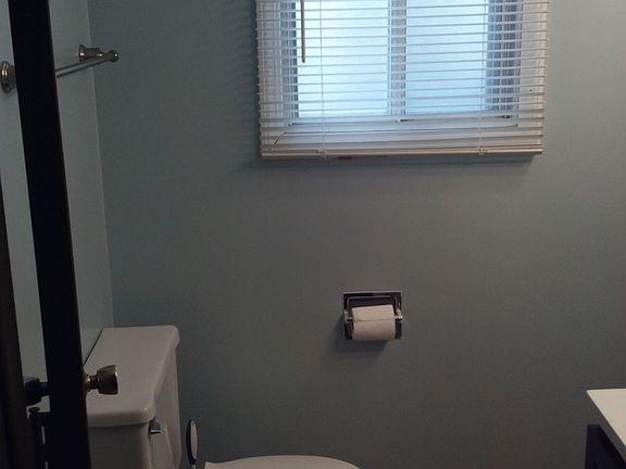 1/2  bathroom