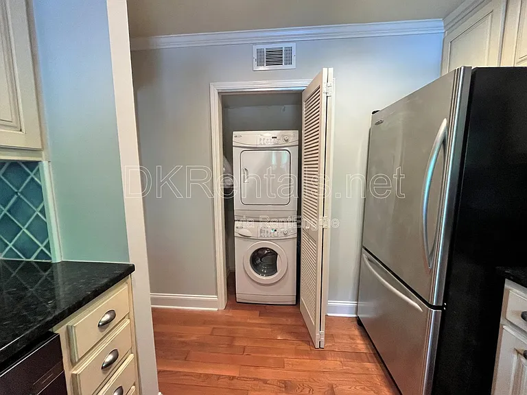 82 Montre Sq NW — Photo 13