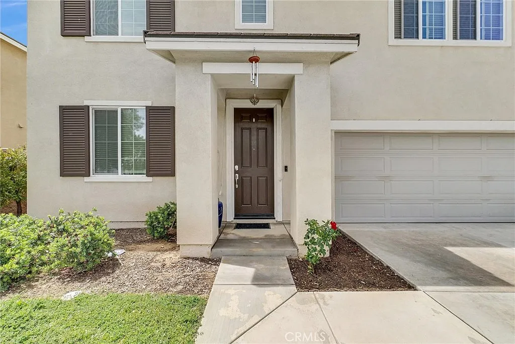 4 bed, 2419 sqft, $3,799 — Photo 4