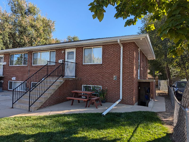 720 21st has two entrances