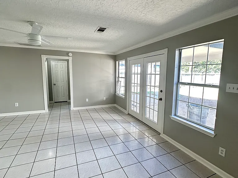 2830 Lelia St — Photo 4