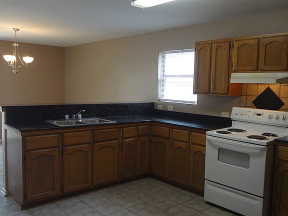 3rd image of 614 Susie Dr