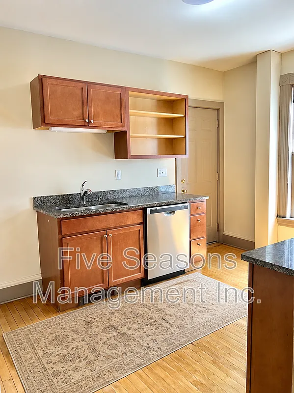 3 bed, 2.0 bath, 1200 sqft, $2,400 — Photo 3