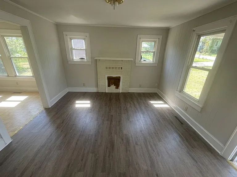 525 Lakeside Ave — Photo 2