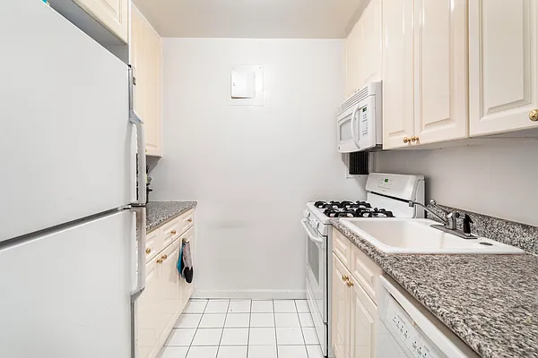 Rented by Douglas Elliman | media 3