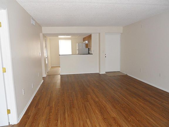 5th image of 204 Palmetto Ct