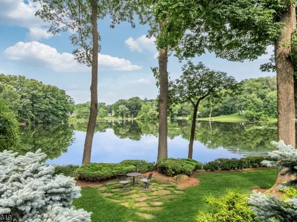 927 Old Mill Rd, Franklin Lakes Boro, NJ 07417