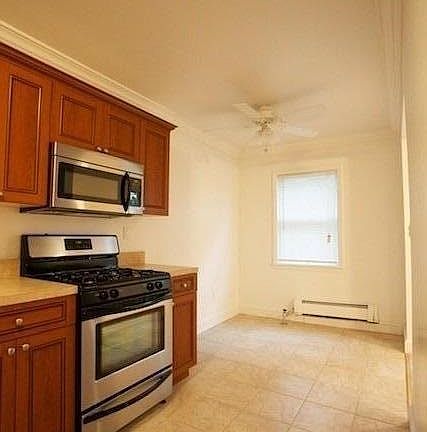 2nd image of 1427 Broadway APT 1R