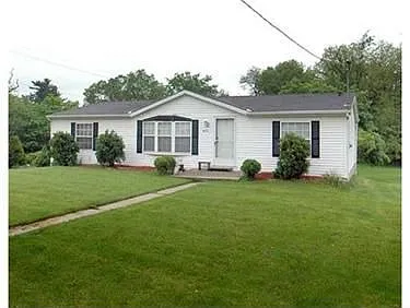 403 Center Rd photo 1