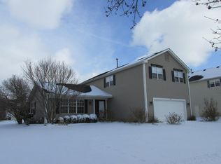 901 Glacier Pkwy, Algonquin, IL 60102