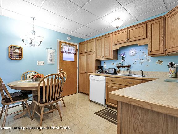 3rd image of 7571 N Hartel Rd