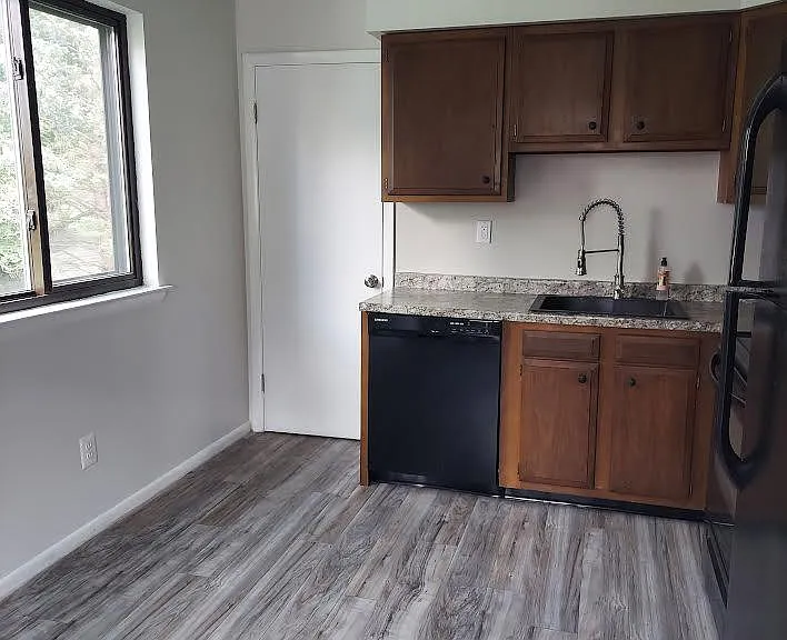 1655 Walnut Ave #B — Photo 14
