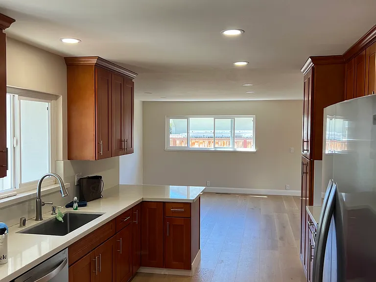 1333 Ridgeley Dr — Photo 2